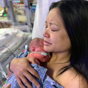 Mother With Shortest Of The World With A Rare Disorder, Graduated From College And Never Give up Her Becoming A Mom Dream