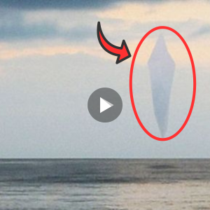 Incredible footage shows a diamond-shaped UFO disappearing behind a mountain, surprising scientists and searching for answers (video)